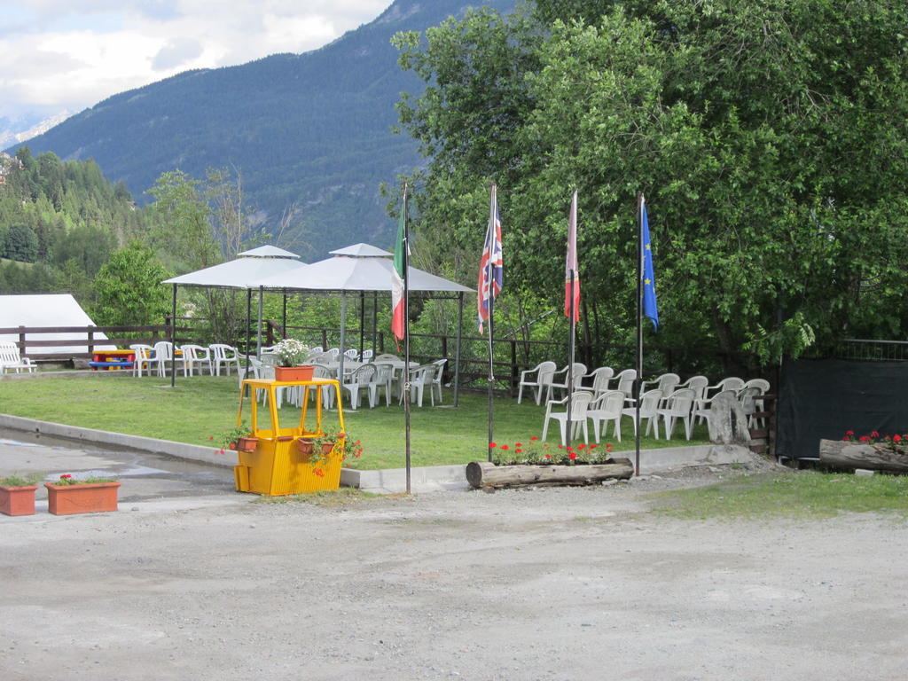 Hotel De La Telecabine Courmayeur Extérieur photo