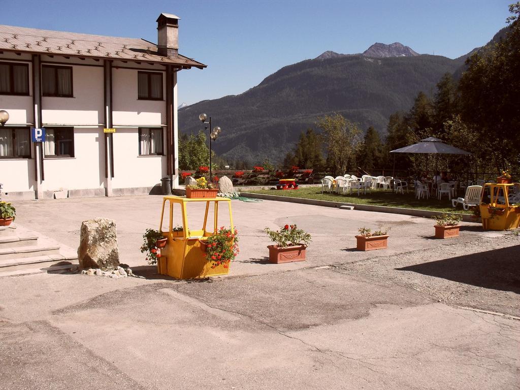 Hotel De La Telecabine Courmayeur Extérieur photo