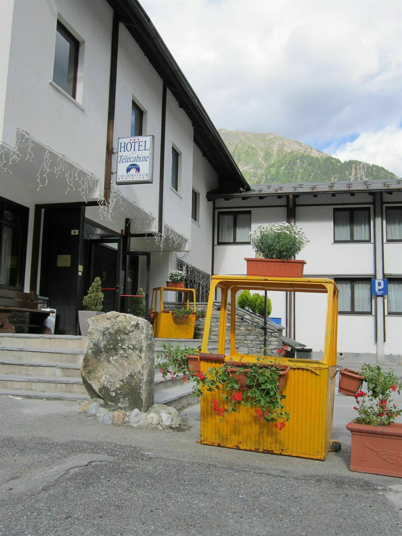 Hotel De La Telecabine Courmayeur Extérieur photo
