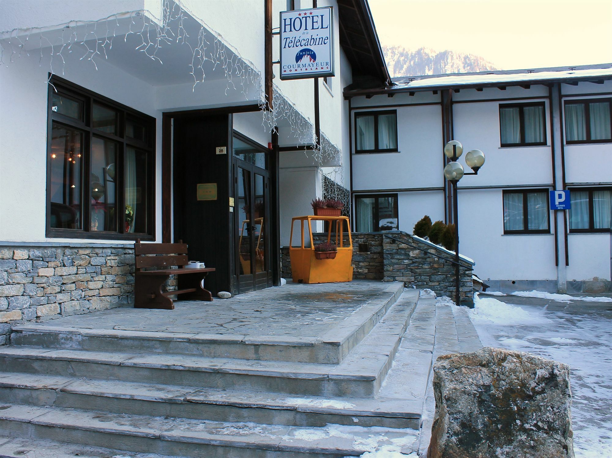 Hotel De La Telecabine Courmayeur Extérieur photo